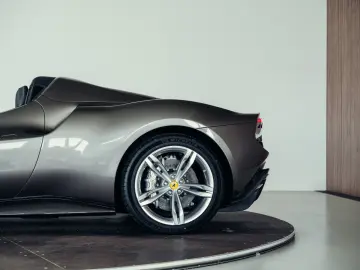 FERRARI 296 GTS Argento Nuerburgring  Carbon