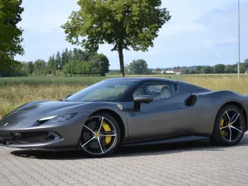 FERRARI 296 GTB DCT LIFT 360 JBL CARPLAY SITZKLIMA PPF!