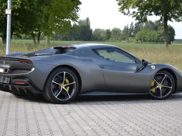 FERRARI 296 GTB DCT LIFT 360 JBL CARPLAY SITZKLIMA PPF!