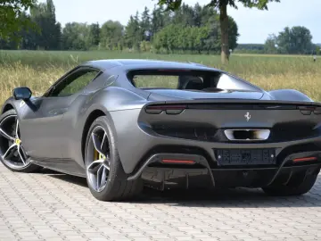 FERRARI 296 GTB DCT LIFT 360 JBL CARPLAY SITZKLIMA PPF!