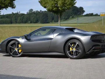 FERRARI 296 GTB DCT LIFT 360 JBL CARPLAY SITZKLIMA PPF!