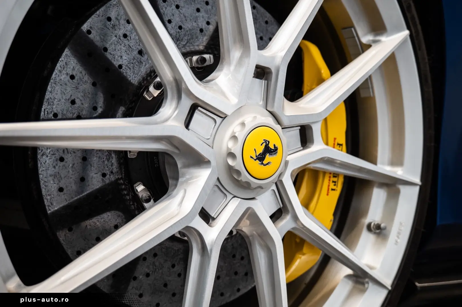 FERRARI Roma NOVITEC LED Carbon Camera