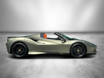 FERRARI F8 Spider   Matt-Lack   Special Carbon