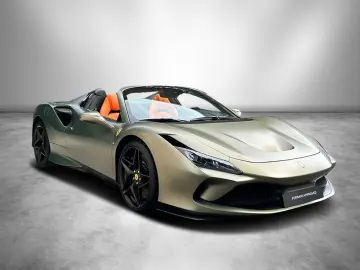 FERRARI F8 Spider   Matt-Lack   Special Carbon