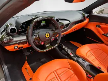 FERRARI F8 Spider   Matt-Lack   Special Carbon