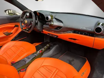 FERRARI F8 Spider   Matt-Lack   Special Carbon