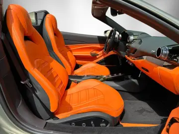 FERRARI F8 Spider   Matt-Lack   Special Carbon