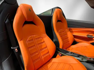 FERRARI F8 Spider   Matt-Lack   Special Carbon