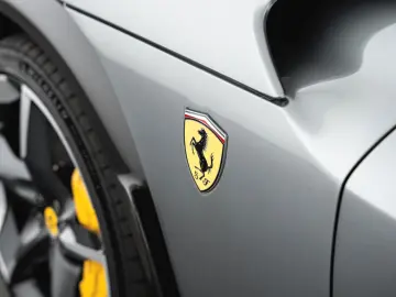 FERRARI Purosangue V12 DCT 4WD