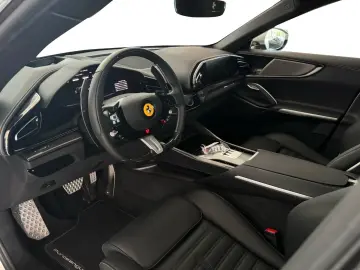 FERRARI Purosangue