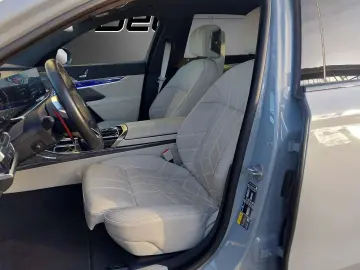 BMW Seria 7 M 760 e xDrive G70