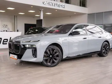 BMW Seria 7 M 760 e xDrive G70