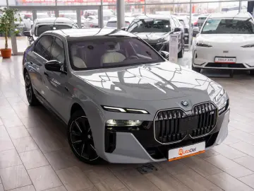 BMW Seria 7 M 760 e xDrive G70