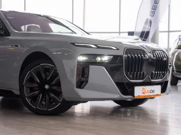 BMW Seria 7 M 760 e xDrive G70