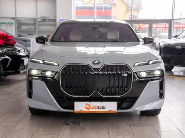 BMW Seria 7 M 760 e xDrive G70