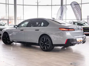 BMW Seria 7 M 760 e xDrive G70