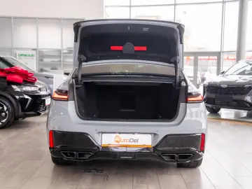 BMW Seria 7 M 760 e xDrive G70