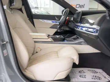 BMW Seria 7 M 760 e xDrive G70