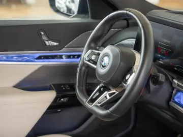 BMW Seria 7 M 760 e xDrive G70