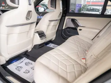 BMW Seria 7 M 760 e xDrive G70