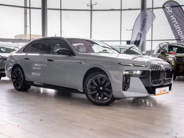 BMW Seria 7 M 760 e xDrive G70