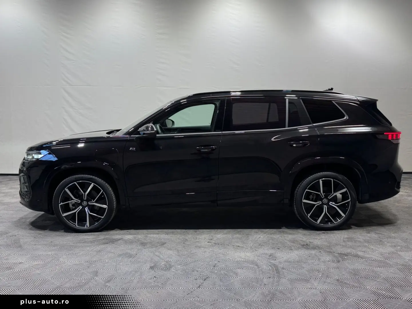 VW Tayron R-Line 1.5 TSI eHybrid   MATRIX NAVI PANO