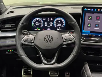 VW Tayron R-Line 1.5 TSI eHybrid   MATRIX NAVI PANO