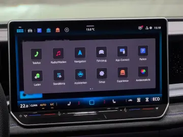 VW Tayron R-Line 1.5 TSI eHybrid   MATRIX NAVI PANO