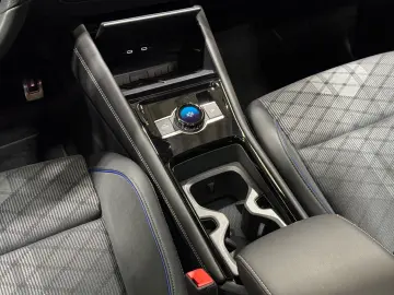 VW Tayron R-Line 1.5 TSI eHybrid   MATRIX NAVI PANO