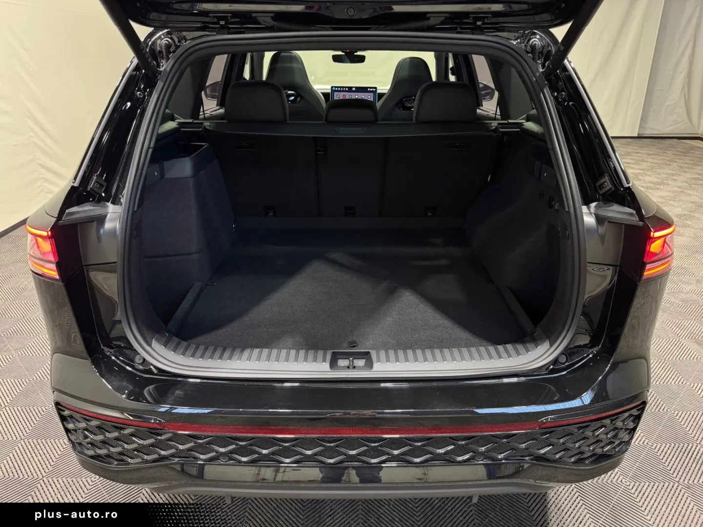 VW Tayron R-Line 1.5 TSI eHybrid   MATRIX NAVI PANO