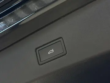 VW Tayron R-Line 1.5 TSI eHybrid   MATRIX NAVI PANO