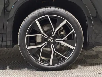 VW Tayron R-Line 1.5 TSI eHybrid   MATRIX NAVI PANO