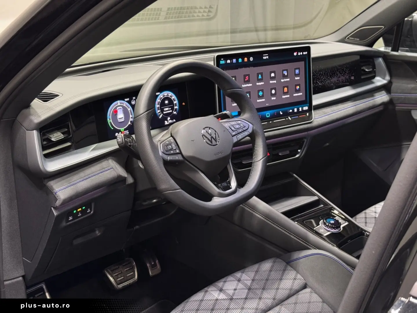 VW Tayron R-Line 1.5 TSI eHybrid   MATRIX NAVI PANO