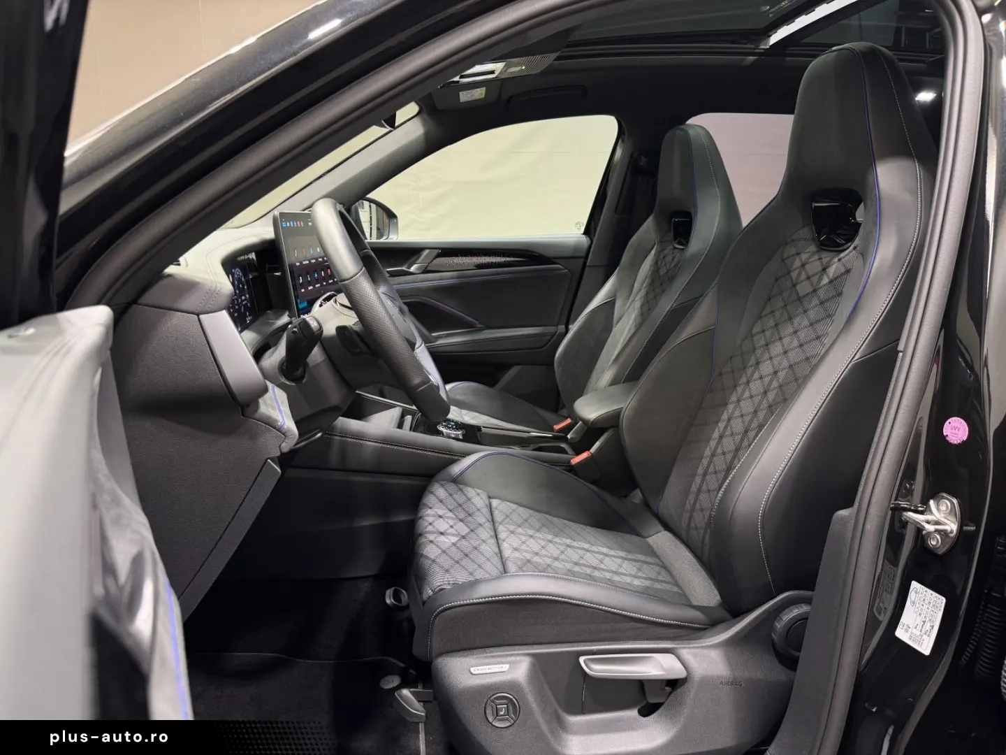 VW Tayron R-Line 1.5 TSI eHybrid   MATRIX NAVI PANO