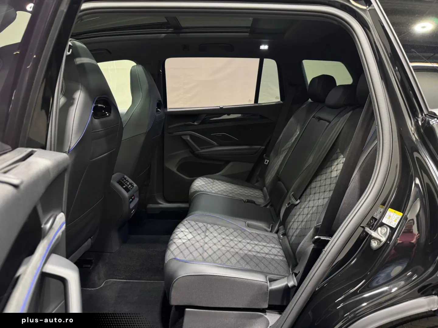 VW Tayron R-Line 1.5 TSI eHybrid   MATRIX NAVI PANO