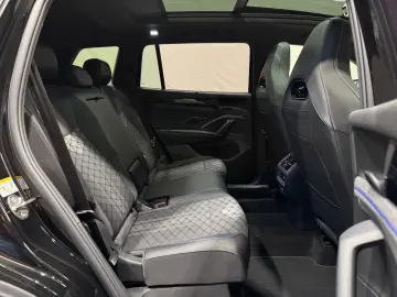 VW Tayron R-Line 1.5 TSI eHybrid   MATRIX NAVI PANO