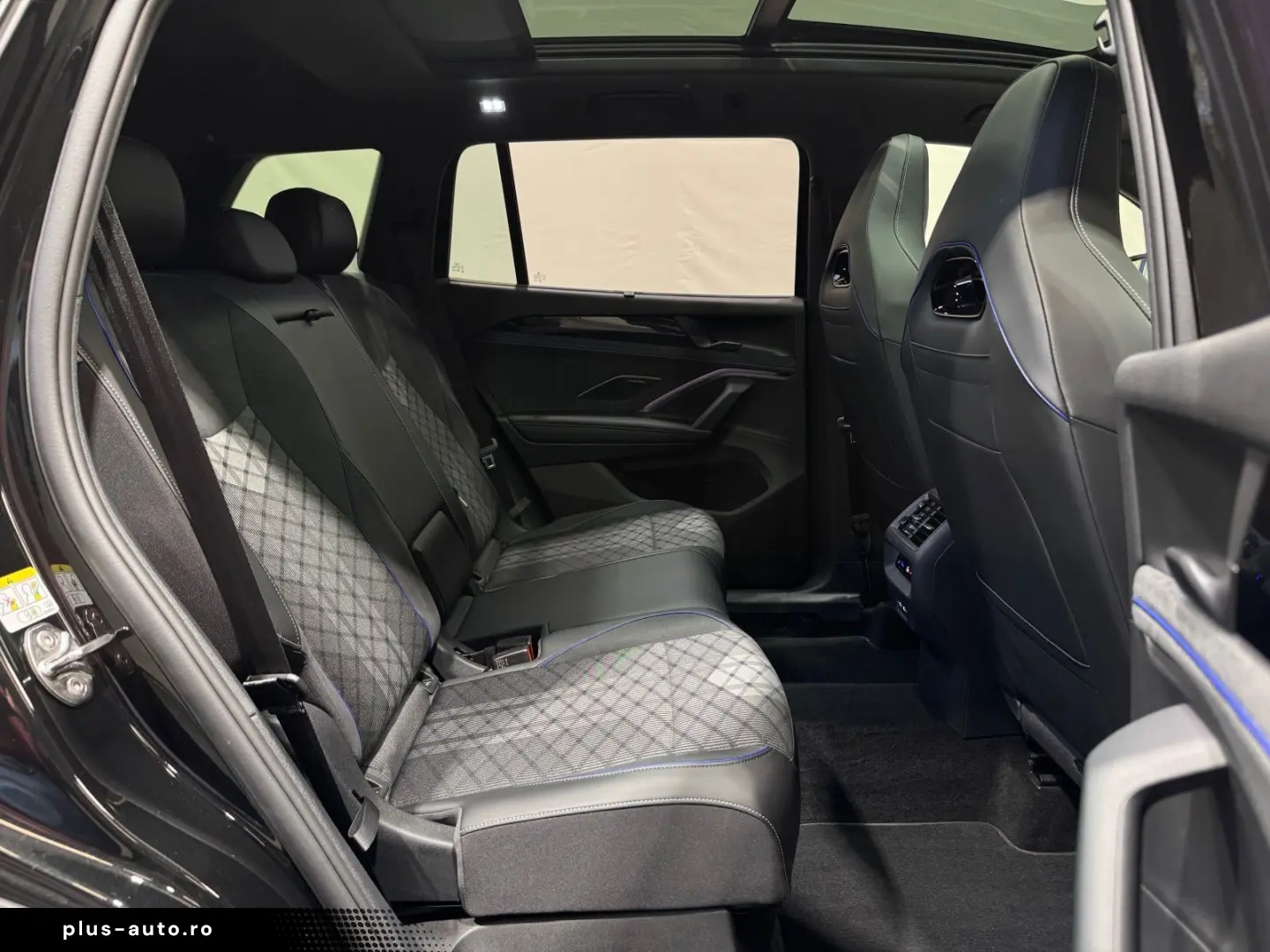 VW Tayron R-Line 1.5 TSI eHybrid   MATRIX NAVI PANO