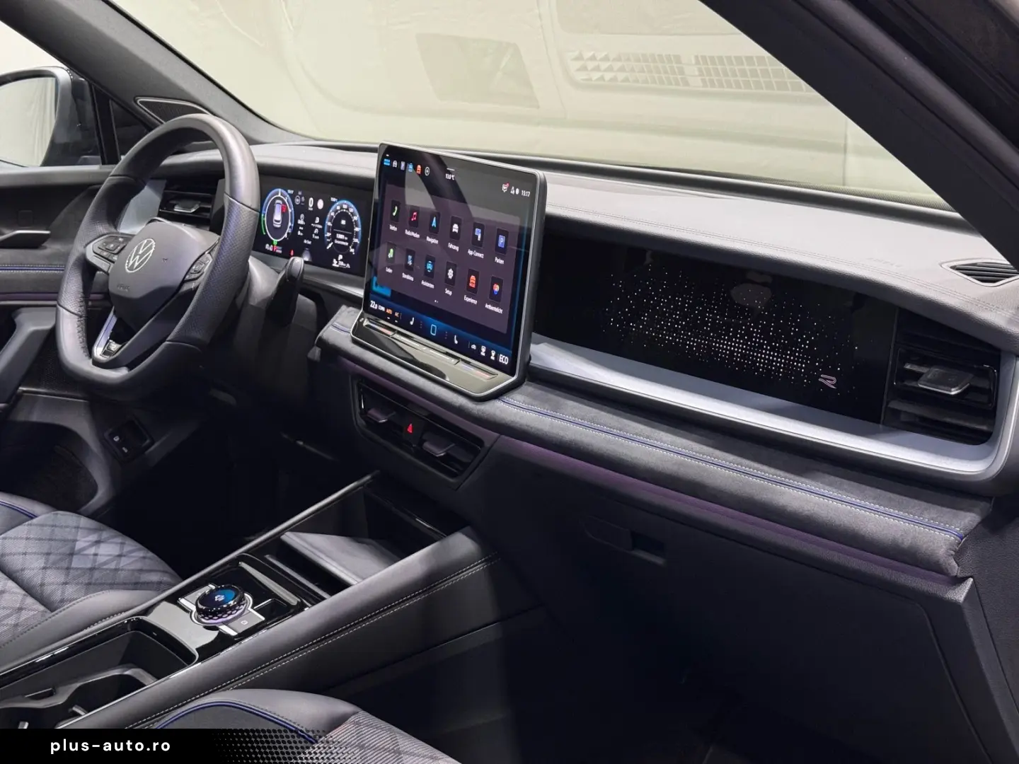 VW Tayron R-Line 1.5 TSI eHybrid   MATRIX NAVI PANO