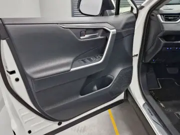 TOYOTA RAV 4 Hybrid - Safety Sense   AHK   1.Hand