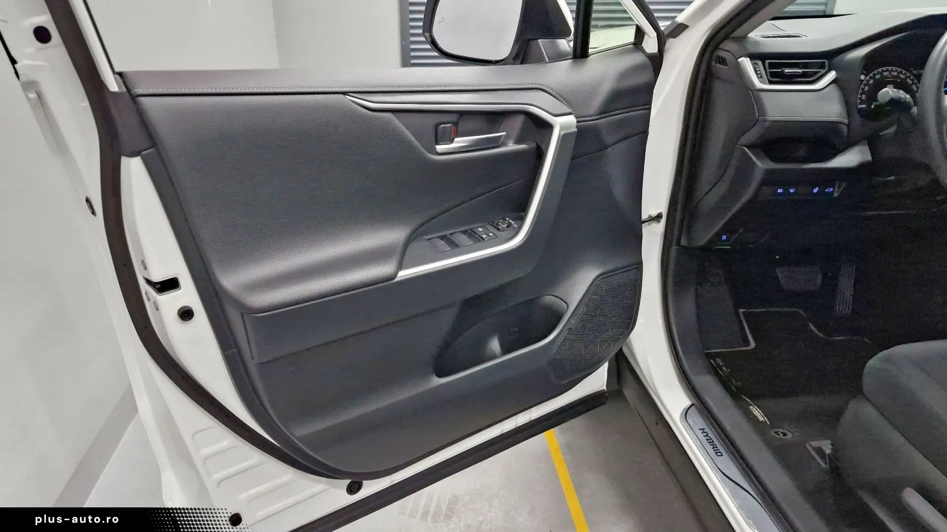 TOYOTA RAV 4 Hybrid - Safety Sense   AHK   1.Hand