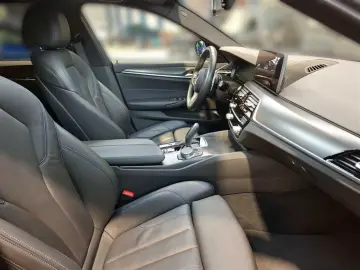 BMW 530e Touring Sport-Steptronic M Sportpaket Leder