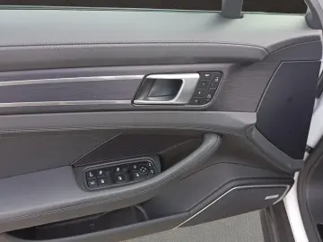 PORSCHE Panamera 4 E-Hybrid Platinum Edition