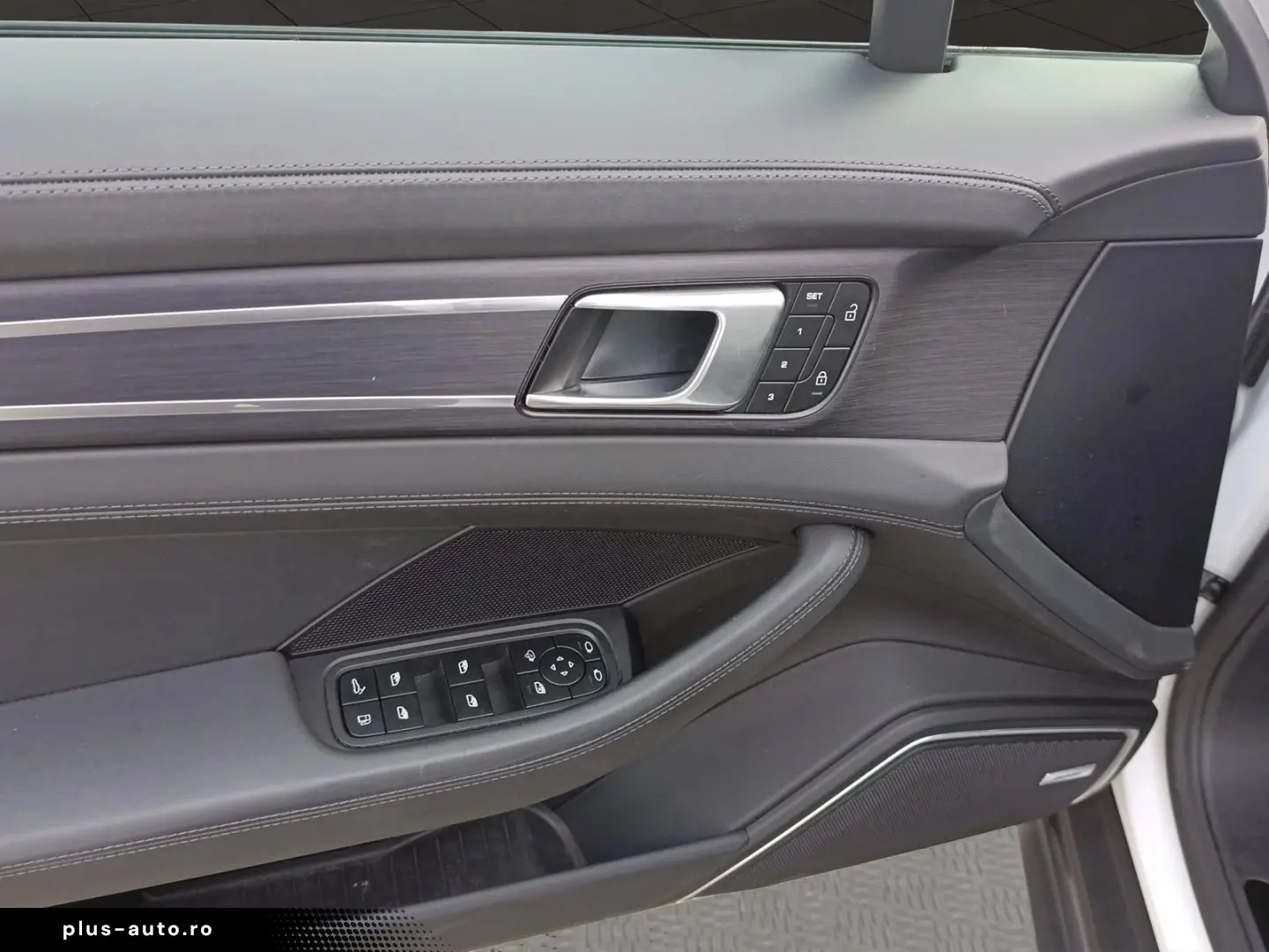 PORSCHE Panamera 4 E-Hybrid Platinum Edition