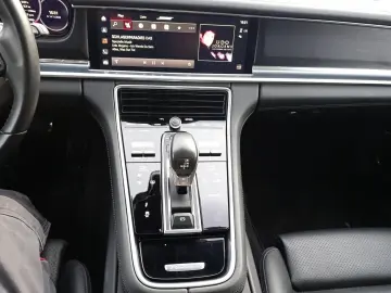 PORSCHE Panamera 4 E-Hybrid Platinum Edition