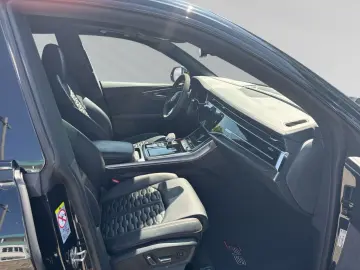 AUDI RS Q8 SUV TFSI quattro tiptr. Top Ausstattung