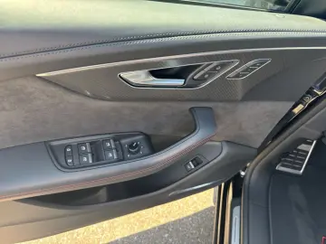 AUDI RS Q8 SUV TFSI quattro tiptr. Top Ausstattung