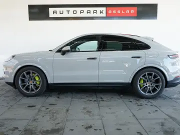 PORSCHE Cayenne Coupe E-Hybrid Kreide P-Display HUD AHK