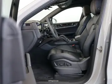 PORSCHE Cayenne Coupe E-Hybrid Kreide P-Display HUD AHK