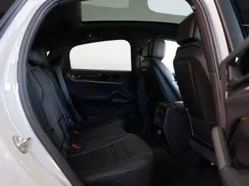 PORSCHE Cayenne Coupe E-Hybrid Kreide P-Display HUD AHK