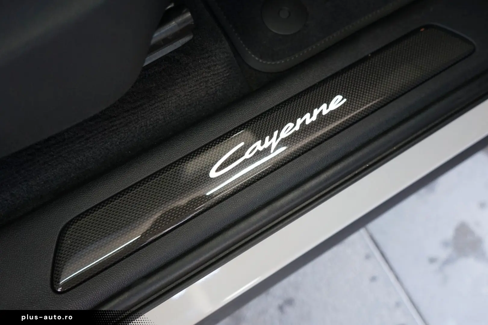 PORSCHE Cayenne Coupe E-Hybrid Kreide P-Display HUD AHK